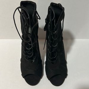 Mesh Lace-up Peep Toe Booties | Size: 7
